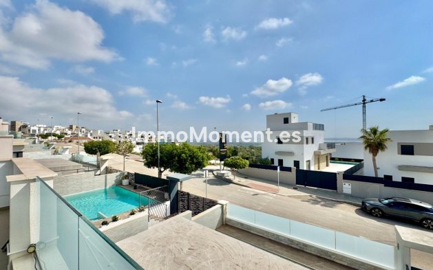 Reventa - Villa independiente - San Miguel de Salinas - San Miguel de Salinas Centro