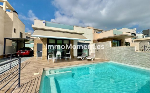 Reventa - Villa independiente - San Miguel de Salinas - San Miguel de Salinas Centro