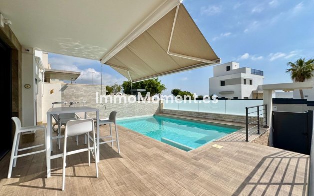 Reventa - Villa independiente - San Miguel de Salinas - San Miguel de Salinas Centro