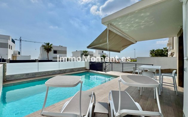 Reventa - Villa independiente - San Miguel de Salinas - San Miguel de Salinas Centro