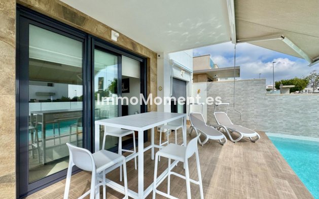 Reventa - Villa independiente - San Miguel de Salinas - San Miguel de Salinas Centro