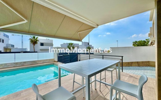 Reventa - Villa independiente - San Miguel de Salinas - San Miguel de Salinas Centro