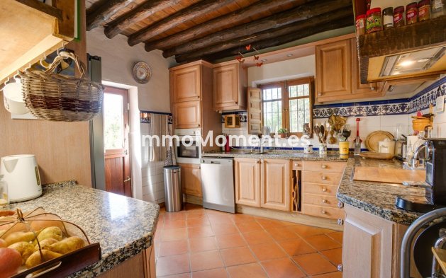 Wiederverkauf - Freistehende Villa - Estepona  - Estepona Centro