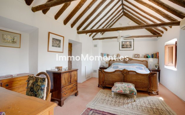 Wiederverkauf - Freistehende Villa - Estepona  - Estepona Centro