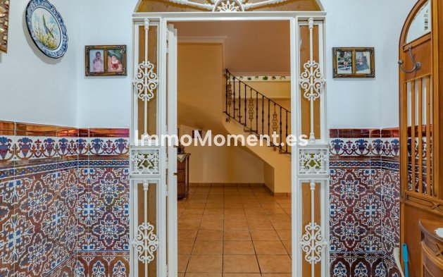 Wiederverkauf - Freistehende Villa -   Inländisch - Alhaurín el Grande Centro