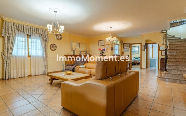Wiederverkauf - Freistehende Villa -   Inländisch - Alhaurín el Grande Centro