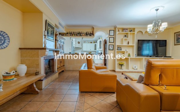 Wiederverkauf - Freistehende Villa -   Inländisch - Alhaurín el Grande Centro