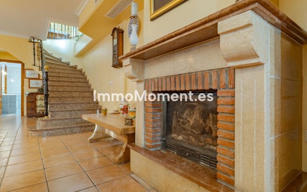 Wiederverkauf - Freistehende Villa -   Inländisch - Alhaurín el Grande Centro