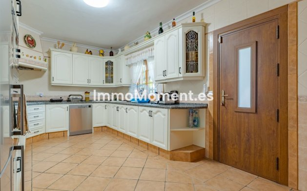Wiederverkauf - Freistehende Villa -   Inländisch - Alhaurín el Grande Centro