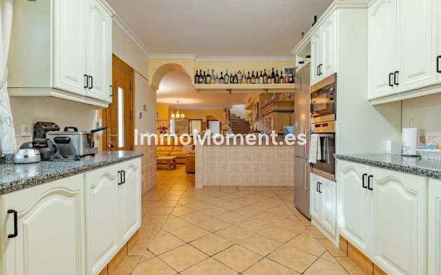 Wiederverkauf - Freistehende Villa -   Inländisch - Alhaurín el Grande Centro