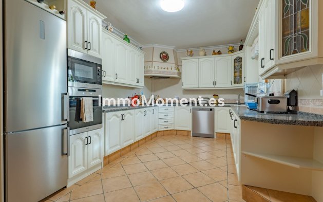 Wiederverkauf - Freistehende Villa -   Inländisch - Alhaurín el Grande Centro