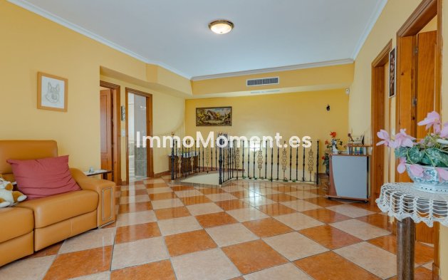 Wiederverkauf - Freistehende Villa -   Inländisch - Alhaurín el Grande Centro