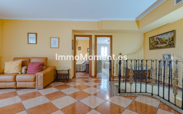 Wiederverkauf - Freistehende Villa -   Inländisch - Alhaurín el Grande Centro