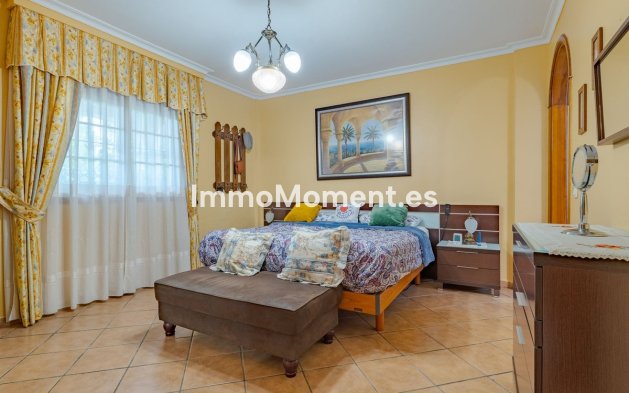 Wiederverkauf - Freistehende Villa -   Inländisch - Alhaurín el Grande Centro