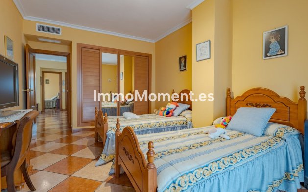 Wiederverkauf - Freistehende Villa -   Inländisch - Alhaurín el Grande Centro