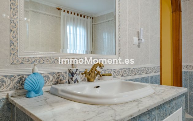 Wiederverkauf - Freistehende Villa -   Inländisch - Alhaurín el Grande Centro