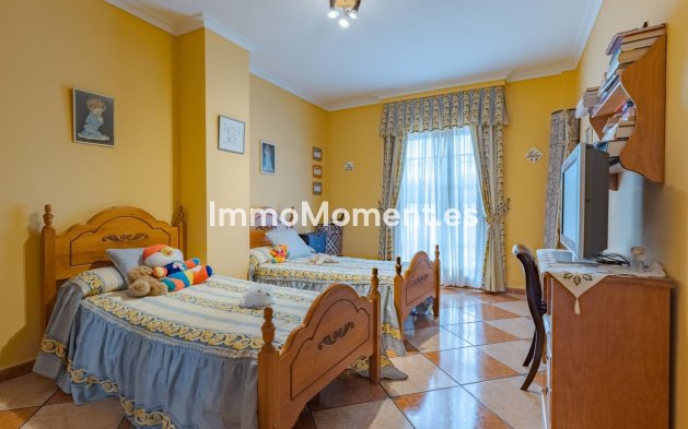 Wiederverkauf - Freistehende Villa -   Inländisch - Alhaurín el Grande Centro