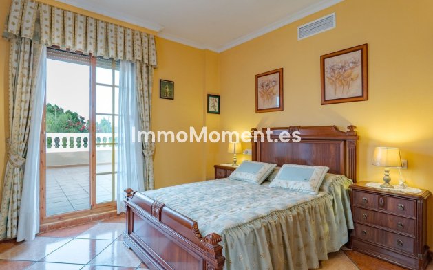 Wiederverkauf - Freistehende Villa -   Inländisch - Alhaurín el Grande Centro
