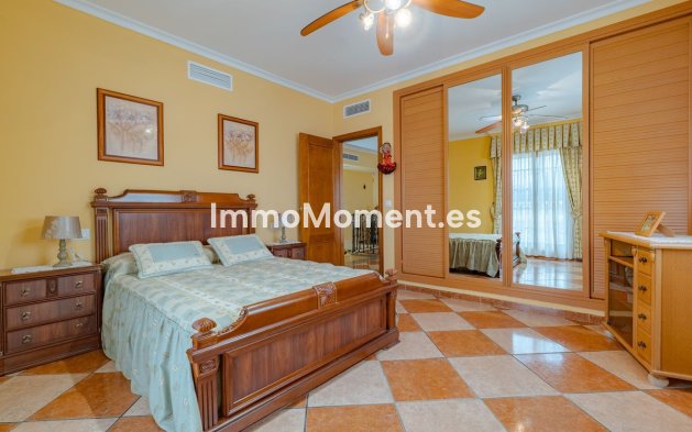 Wiederverkauf - Freistehende Villa -   Inländisch - Alhaurín el Grande Centro