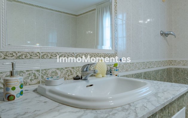 Wiederverkauf - Freistehende Villa -   Inländisch - Alhaurín el Grande Centro