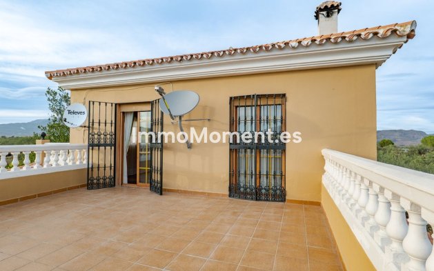 Wiederverkauf - Freistehende Villa -   Inländisch - Alhaurín el Grande Centro