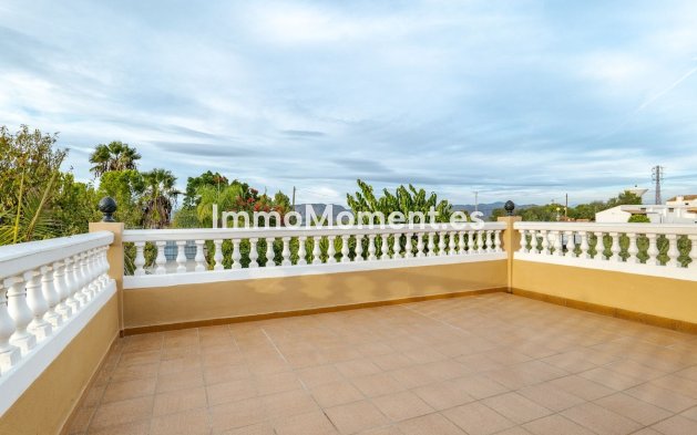 Wiederverkauf - Freistehende Villa -   Inländisch - Alhaurín el Grande Centro