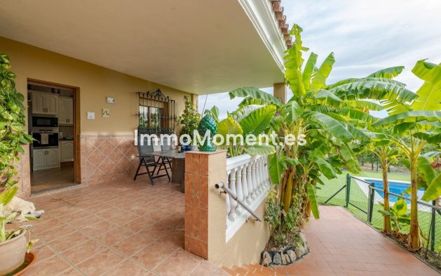 Wiederverkauf - Freistehende Villa -   Inländisch - Alhaurín el Grande Centro