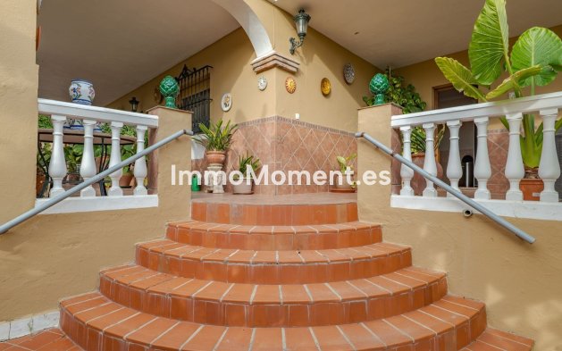 Wiederverkauf - Freistehende Villa -   Inländisch - Alhaurín el Grande Centro