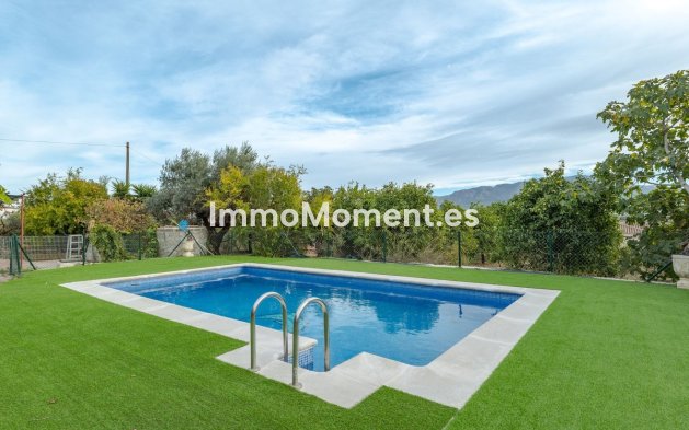 Wiederverkauf - Freistehende Villa -   Inländisch - Alhaurín el Grande Centro