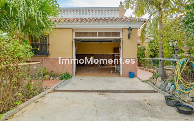 Wiederverkauf - Freistehende Villa -   Inländisch - Alhaurín el Grande Centro