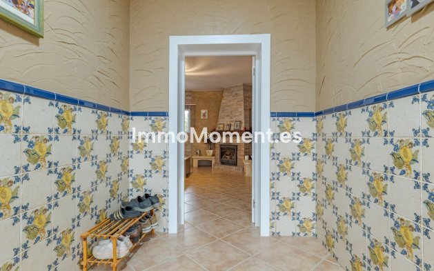 Wiederverkauf - Freistehende Villa -   Inländisch - Alhaurín el Grande Centro