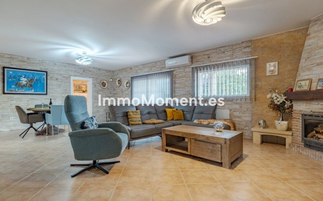 Wiederverkauf - Freistehende Villa -   Inländisch - Alhaurín el Grande Centro