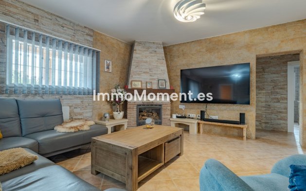 Wiederverkauf - Freistehende Villa -   Inländisch - Alhaurín el Grande Centro