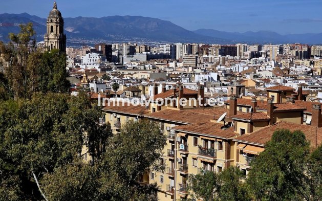 Resale - Apartment - Málaga - Málaga Centro