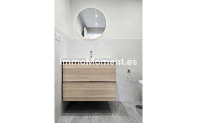 Resale - Apartment - Málaga - Málaga Centro