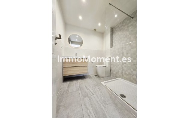 Resale - Apartment - Málaga - Málaga Centro