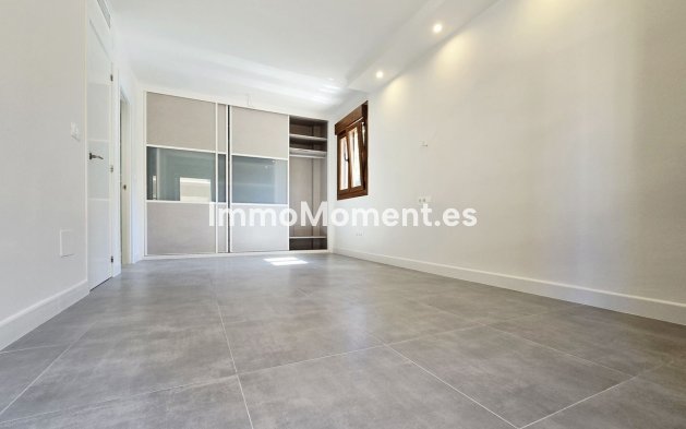 Resale - Apartment - Málaga - Málaga Centro