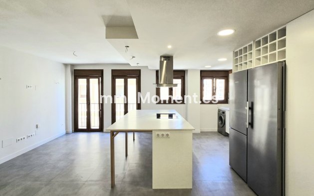 Resale - Apartment - Málaga - Málaga Centro