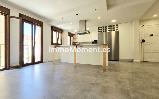 Resale - Apartment - Málaga - Málaga Centro