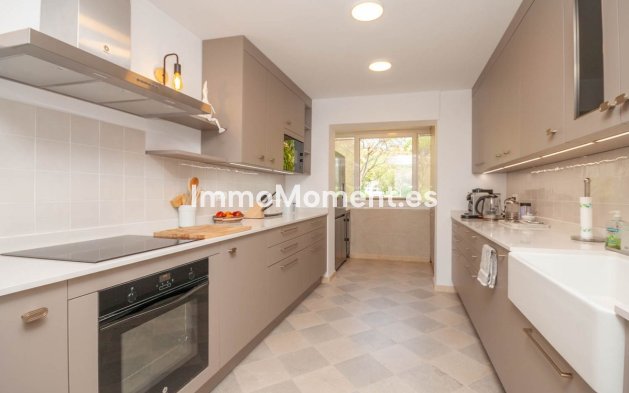 Resale - Apartment - Marbella - Elviria