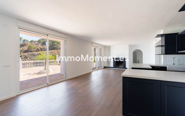 Resale - Country house - Estepona - Estepona Centro