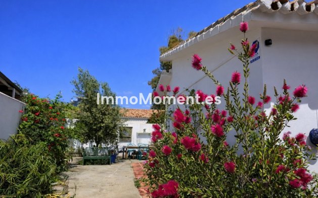 Reventa - Villa independiente - Estepona  - Benamara