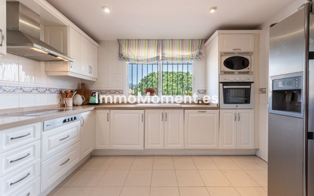 Resale - Apartment - Marbella - Elviria