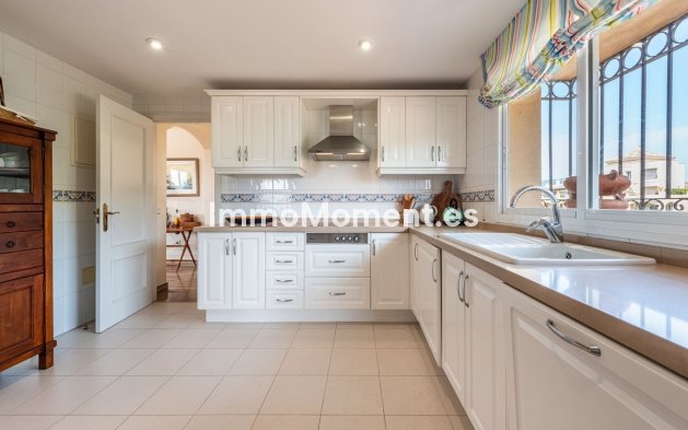 Resale - Apartment - Marbella - Elviria