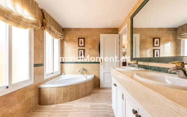 Resale - Apartment - Marbella - Elviria