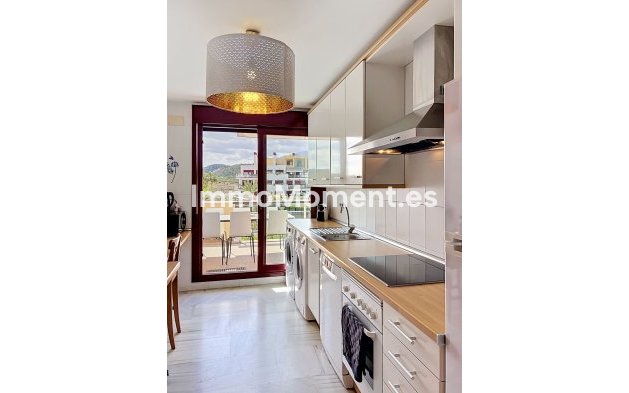 Resale - Apartment - Estepona - Selwo