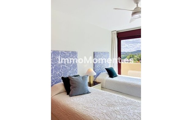 Resale - Apartment - Estepona - Selwo
