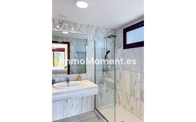 Resale - Apartment - Estepona - Selwo