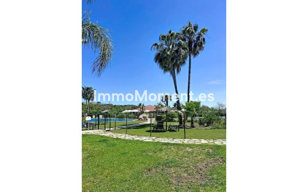 Resale - Apartment - Estepona - Selwo