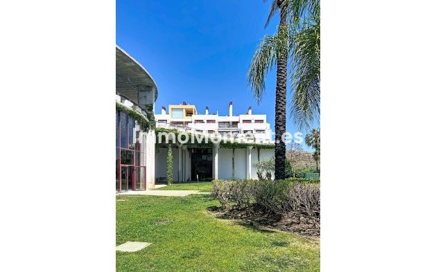 Resale - Apartment - Estepona - Selwo